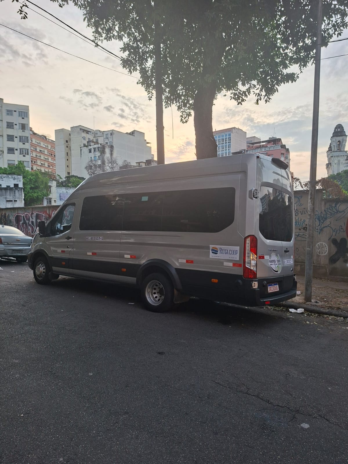 Van Executiva 19 Lugares — vista lateral