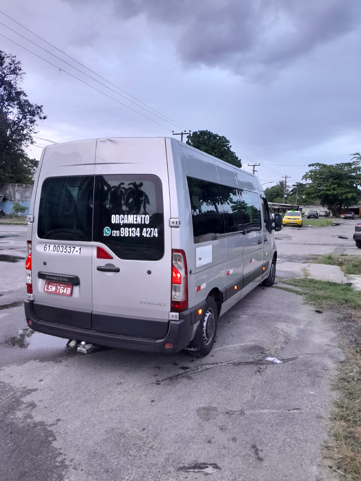 Van Executiva 15 Lugares — vista traseira