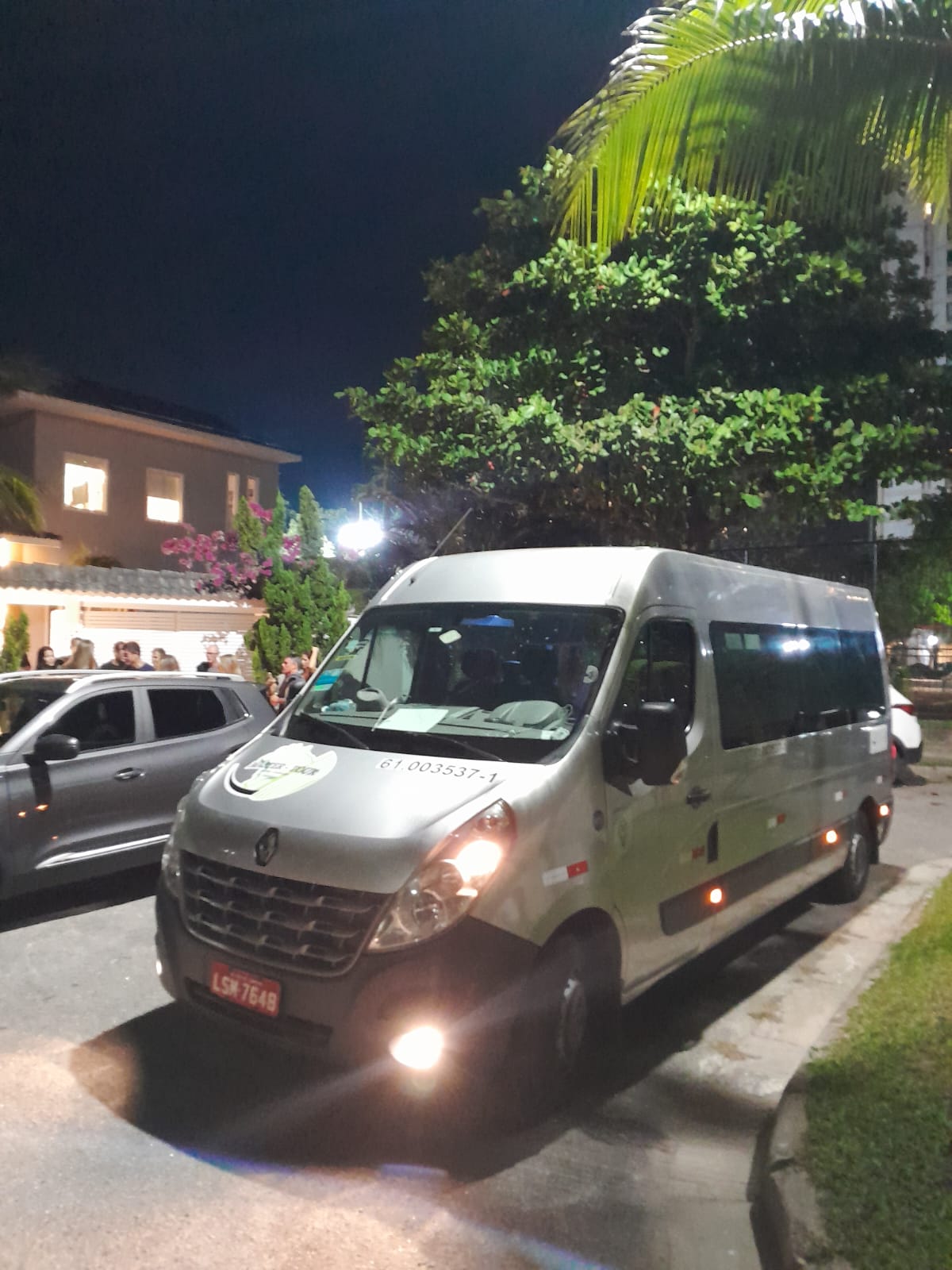Van Executiva 19 Lugares — vista frontal